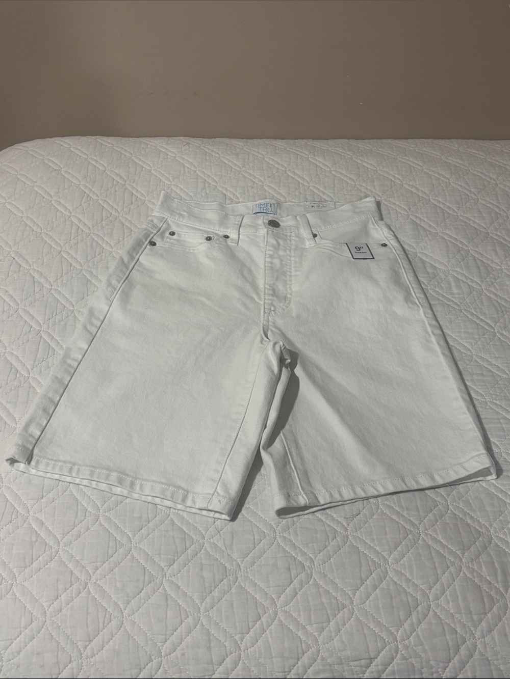 Time and Tru White Women's Bermuda Shorts - Clean Five-Pocket Style